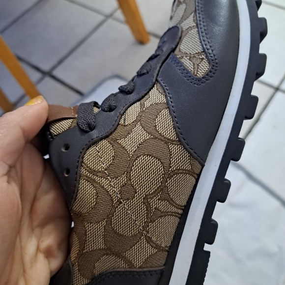 Authentic coach shoes - Picture 5 of 11